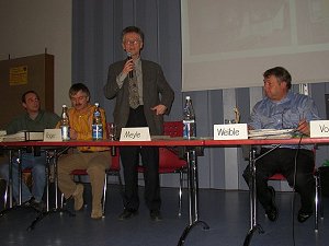 Bezirksvorsteher Wolfgang Meyle nimmt zu Fragen Stellung